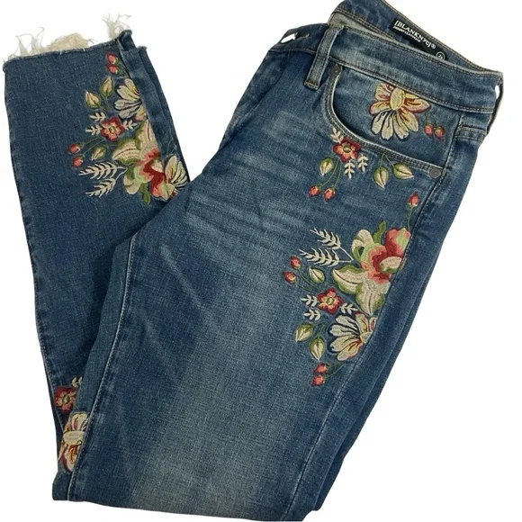 Blank NYC Floral Embroidered Blue Jeans Size 29 - Picture 13 of 13